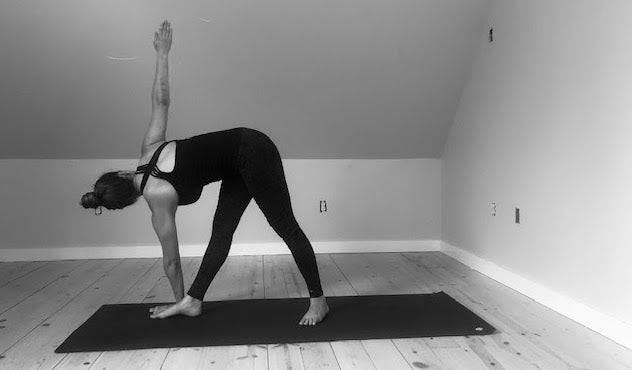 Parivrtta Trikonasana: An Ayurvedic Guide to Revolved Triangle